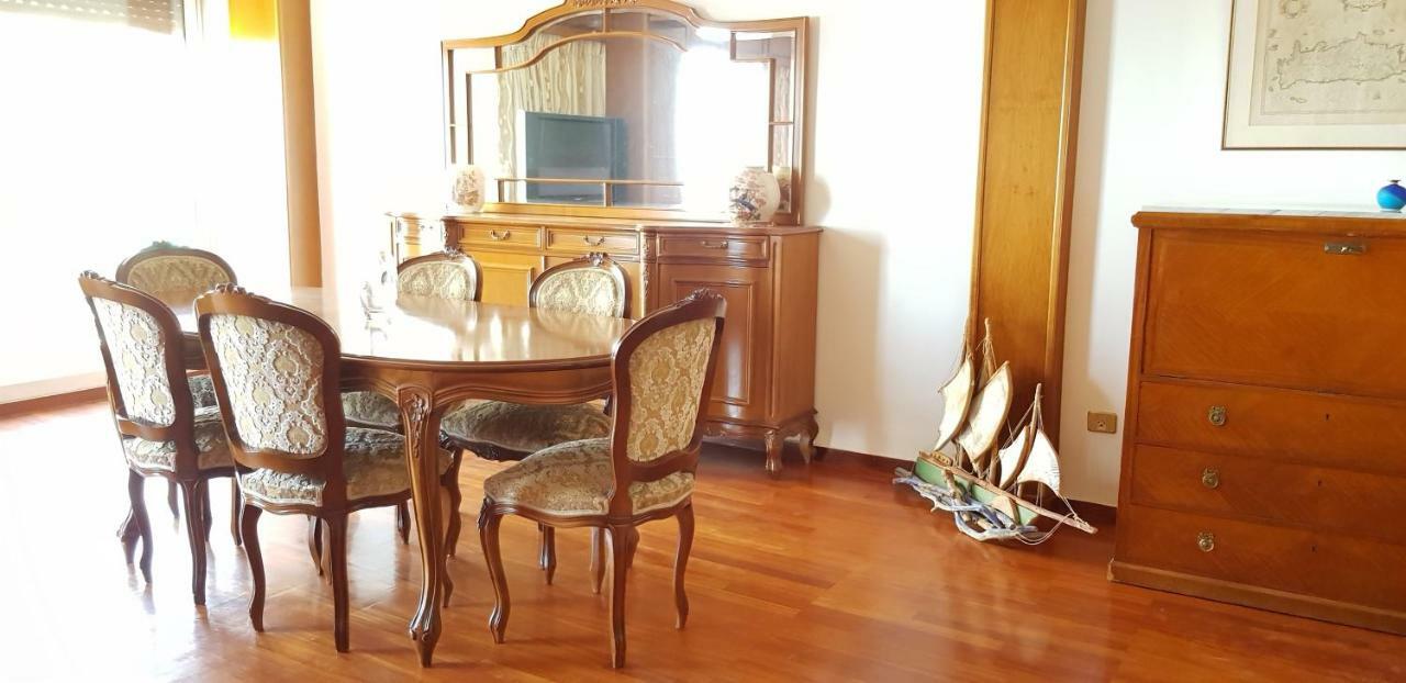 Perfect Beachfront Apartment Athens Exterior photo